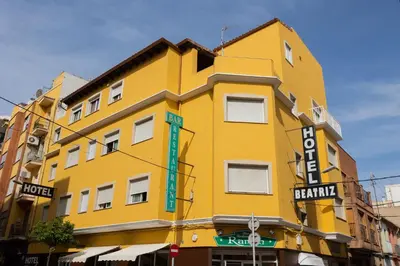 a yellow building with a sign for a hotel at Hotel Beatriz in Burriana