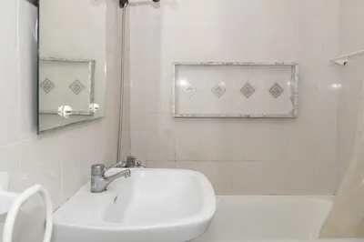 a bathroom with a sink and a mirror and a tub at Dosel, 6º-30 in Cullera