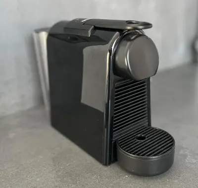 a black toaster oven sitting on top of a counter at Mon Suites San Martin in Valencia