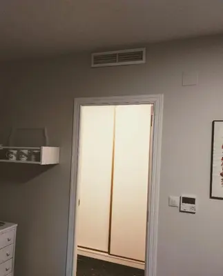 a door leading into a room with a ceiling at Apartamento valencia centro in Valencia