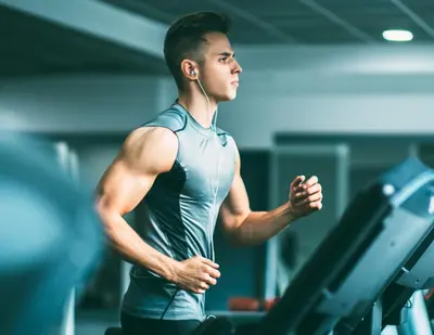 a man running on a treadmill in a gym at Hotel Vila-real Azul in Villareal