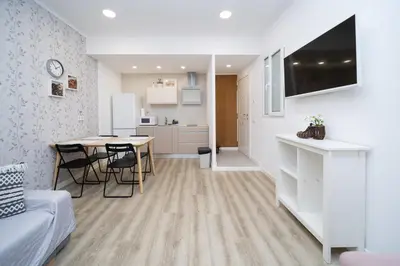 a bathroom with a washing machine and a shower at Una Ubicacion Perfecta in Valencia