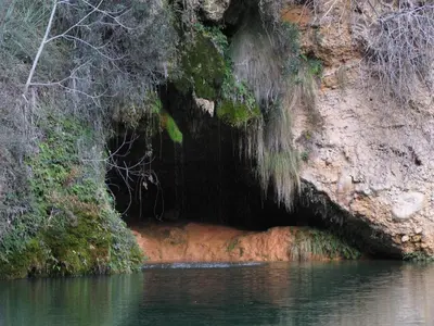 a cave in the side of a mountain with water at Casa Esperanza in Alborache