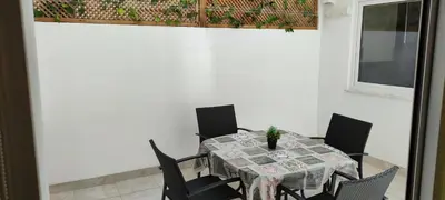 a dining room with a table and chairs at CasaMalva in Valencia