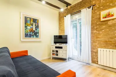 a living room with a couch and a television at Apartamento Ruzafa Centro II in Valencia