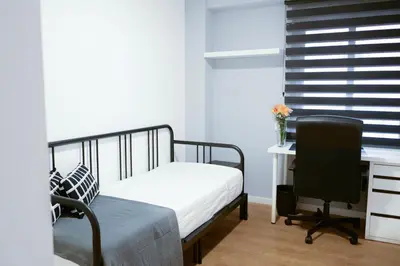 a bedroom with a bed and a desk and a chair at Piso en La Ciudad de Artes in Valencia