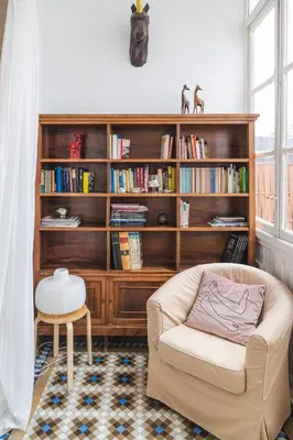 a living room with a couch and a book shelf at SingularStays Ms Rogers in Valencia