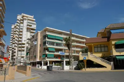 a city street with tall buildings and a palm tree at Apartamento Careme in Tavernes de Valldigna