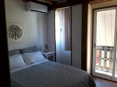 a bedroom with a bed and a large window at Preciosa Casita Cerca Del Mar in Valencia
