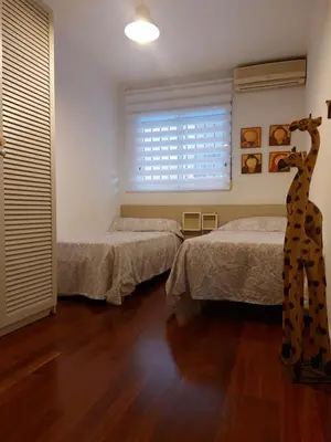 a room with two beds and a giraffe statue in it at Bonito piso 4 habitaciones en Bétera in Bétera