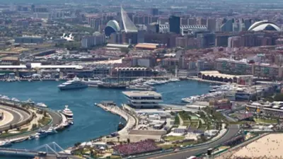 an aerial view of a city with a harbor at Apartamento en la Ciudad de las Ciencias y cerca de la playa in Valencia