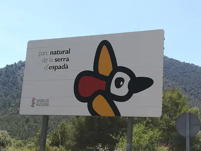 a sign with a picture of a dog on it at Casa rural La Senyora in Veo