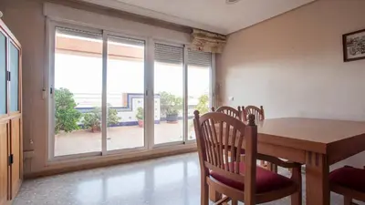 a dining room with a table and a large window at Casa Serra - PATERNA - APARTAMENTO ALQUILA 3 HABITACIONES CON GARAJE in Paterna