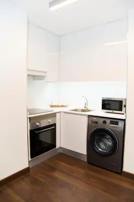 a kitchen with a washing machine and a sink at Precioso Apartamento Cerca de Plaza España in Valencia