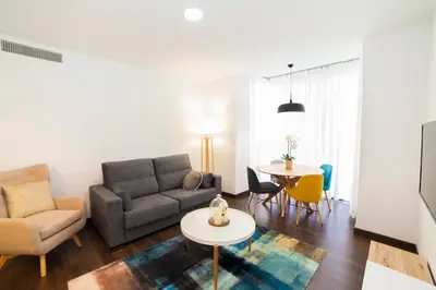 a living room with a couch and a table at Precioso Apartamento Cerca de Plaza España in Valencia