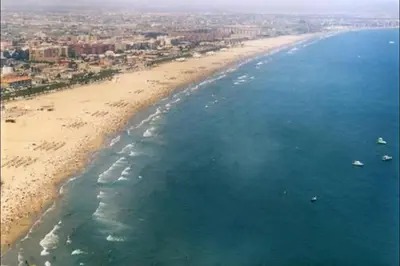 an aerial view of a beach with boats in the water at Apartamento en Universidad y cerca de la playa in Valencia