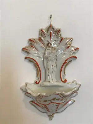 a christmas ornament of two people in a flower at Appartement Elsa Valencia in Valencia