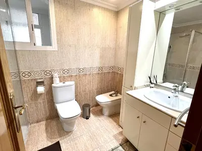 a bathroom with a toilet and a sink at Moderno y acogedor apartamento para 6 personas in Valencia
