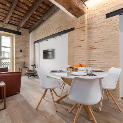 FLORIT FLATS - CATHEDRAL LUXURY TERRACE FLAT 2BR 2BA AC Wifi