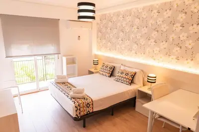 a bedroom with a bed in a room at Vacaciones en Valencia in Burjasot