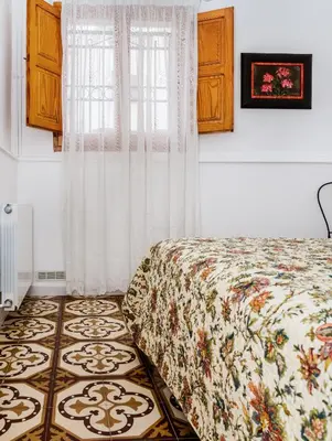 a bedroom with a bed and a window at Casa rural la ermita de Anna in Anna