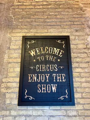 a sign that says welcome to the circus enjoy the show at Hografic Hotel in Valencia