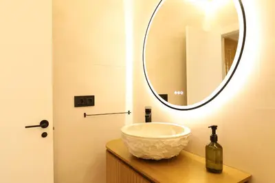 a bathroom with a bowl sink and a mirror at Encantador apartamento junto al Mediterraneo by Hometels in Puerto de Sagunto