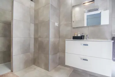 a bathroom with a shower and a sink at Kasa Katia Guest House in Valencia
