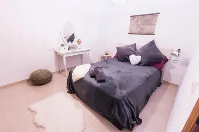 a bedroom with a bed with a teddy bear on it at Tranquilo y acogedor en el centro de la ciudad in Valencia