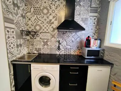 a kitchen with a sink and a washing machine at Pequeño Alojamiento con Mini Piscina - NO climatizada in Valencia