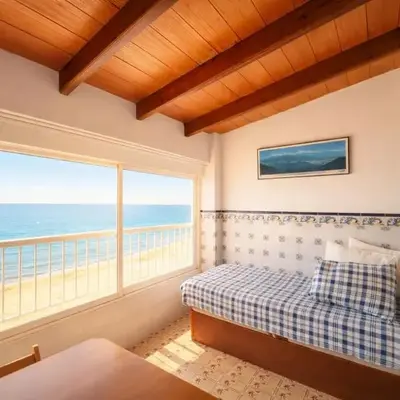 Apartamento en primera línea de playa con vistas al mar