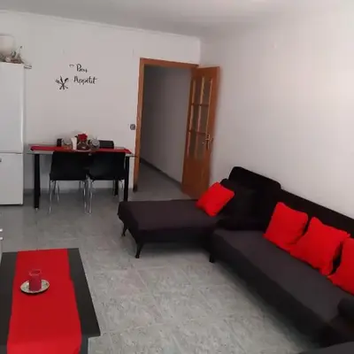 habitación grande en piso compartido con 2 adultos
