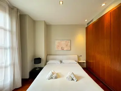 a bedroom with a bed with two towels on it at Precioso Apartamento en la Plaza del Tossal in Valencia