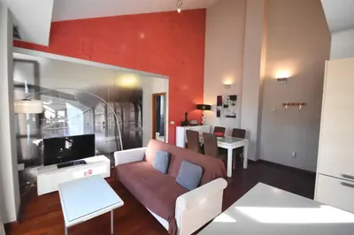 a living room with a couch and a tv at Bello Apartamento en la Plaza del Tossal in Valencia