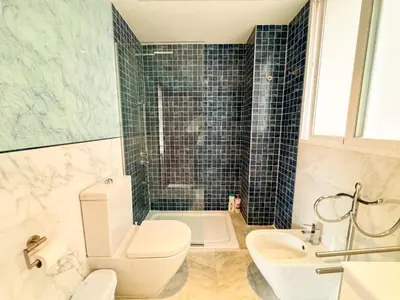 a bathroom with a toilet and a sink and a shower at Moderno Apartamento en la Plaza del Tossal in Valencia