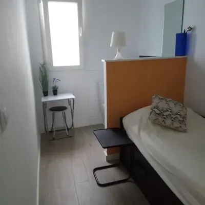 Alquilo Habitación individual con aseo privado solo Chicas