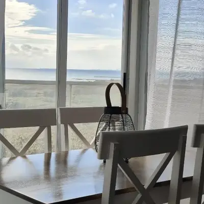 Precioso apartamento residencial con vistas al mar