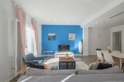 a living room with a couch and two chairs at Modern, Stylish & Comfortable Apartment in Valencia