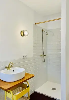 a bathroom with a sink and a shower at Torbellino de Colores in Benaguacil