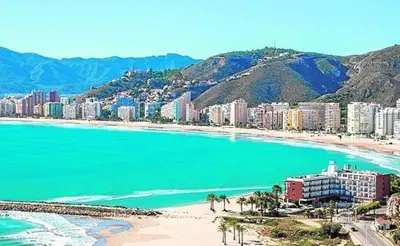 a view of a beach with buildings and the ocean at Precioso apartamento de lujo en cullera in Cullera