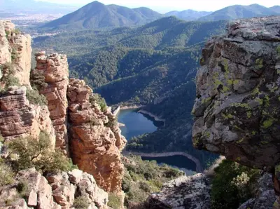 a view from the edge of a mountain with a lake at MASÍA de SAN JUAN CASA NÚMERO 15 en Castillo con piscina, Aire Acondicionado y terraza privada in Segorbe