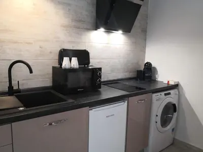 a kitchen with a sink and a washing machine at Cozy Rooms - BAÑERA HIDROMASAJE in Valencia