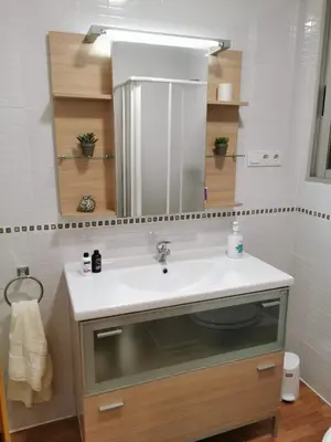 a bathroom with a sink and a mirror at Precioso y gran apartamento en Cullera in Cullera