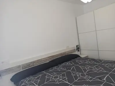a bedroom with a bed with a white headboard at Casa cerca de la playa con patio y garaje privado in Puerto de Sagunto