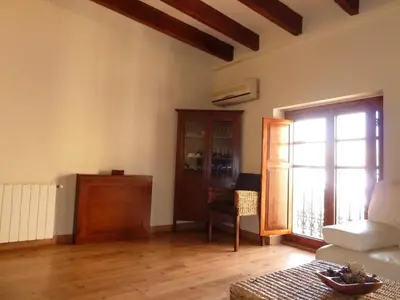 a living room with a white couch and a window at Apartamento con encanto CORONA in Valencia