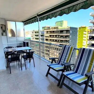 Piso familiar con amplia terraza 300m de la playa