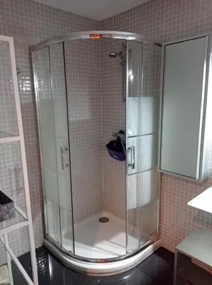 a shower with a glass door in a bathroom at CA PEPICA in Anna