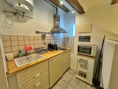 a small kitchen with a sink and a microwave at Dulces Sueños Pilar in Valencia