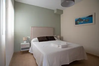a white bedroom with a bed with a white blanket at Nuevo apartamento con A A a 2 minutos de la playa MASBO 2 in Moncófar