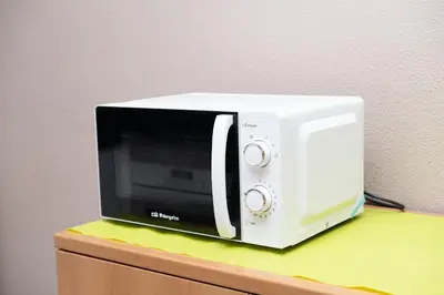 a white microwave oven sitting on top of a counter at Global Vacacional, apartamento cerca del mar en Canet in Canet de Berenguer